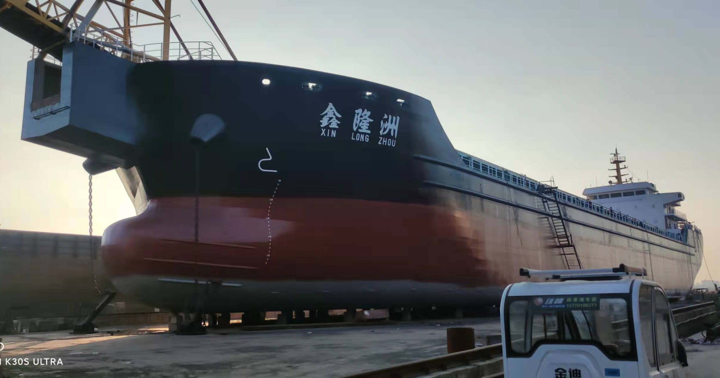 鑫隆洲萬噸級自卸砂船